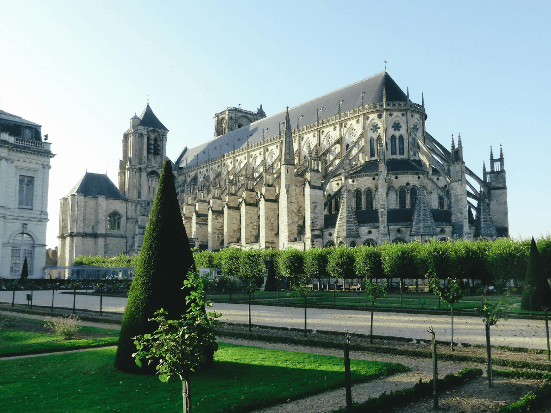 Agence de Bourges : l’expertise au cœur d’un territoire industriel stratégique